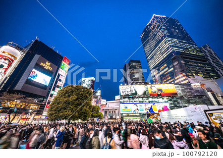 日本の東京都市景観 WBC準決勝メキシコに劇的サヨナラ勝利…渋谷はコロナ禍前ごえの大人流＝3月21日 100792120