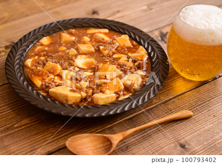 麻婆豆腐とビール 100793402