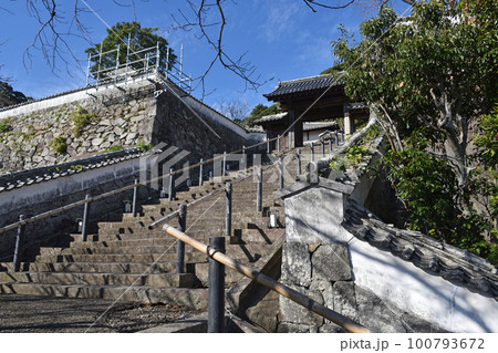 平戸城　城下に残る松浦氏居館跡 100793672
