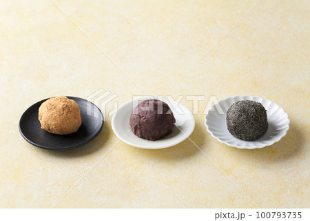 粒あん、黒ゴマ、きなこ　三つのおはぎ 100793735