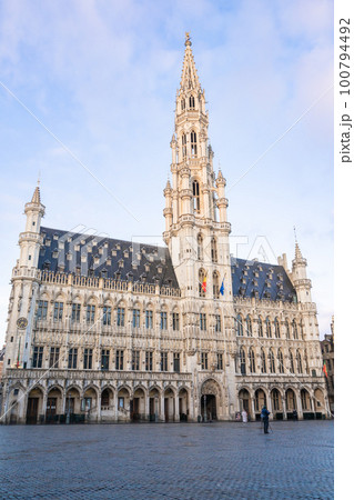 清々しいブリュッセルのグランプラス 清々しいブリュッセルのグランプラス 100794492