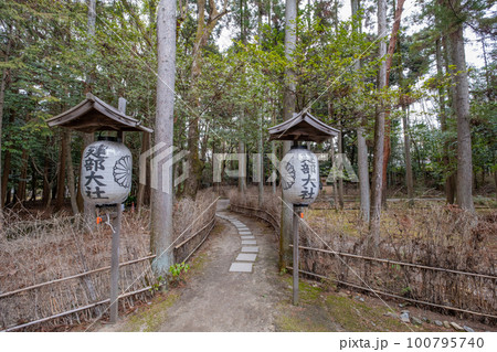 建部大社 水神社参道 滋賀県大津市神領 建部大社 水神社参道 滋賀県大津市神領 100795740