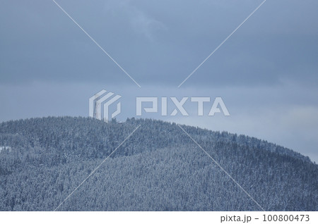 Aerial view of a steel tower on the snowy Brocken in the Harz mountains in Germany 100800473