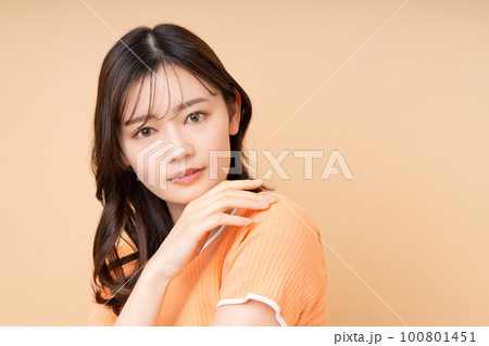 若い女性のビューティ 若い女性のビューティ 100801451