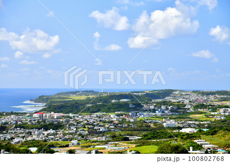 摩文仁の丘／沖縄平和祈念公園方面を望む(沖縄県糸満市、八重瀬町)【2023.3】 100802768