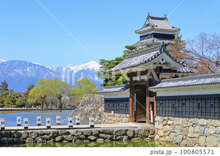 国宝 松本城 100805571