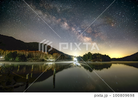 栃木県日光市 春の湯ノ湖の天の川 栃木県日光市 春の湯ノ湖の天の川 100809698