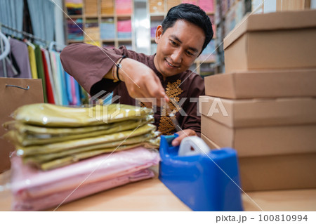 owner packing their product preparing for delivering package owner packing their product preparing for delivering package 100810994
