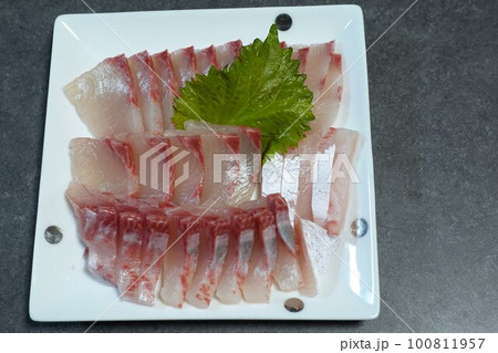 おいしいお造り　ヒラマサの刺身で晩酌といきますか 100811957