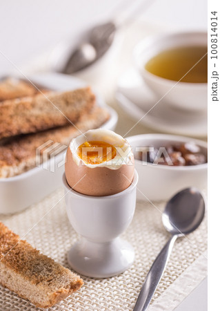 Boiled egg 100814014