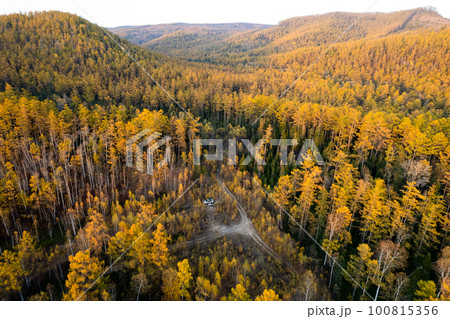 Car camping in autumn forest. Drone wiev Car camping in autumn forest. Drone wiev 100815356