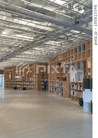 那須塩原市図書館みるるの内観 那須塩原市図書館みるるの内観 100815546