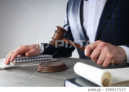 Concept of public sale, auction business competition 100817123