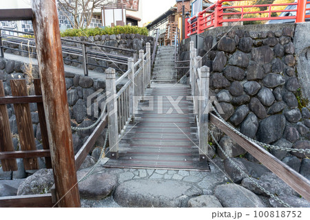 修善寺温泉街の桂川上にある独鈷の湯 修善寺温泉街の桂川上にある独鈷の湯 100818752