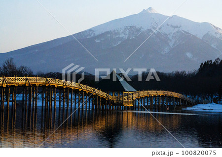 Bridge over the lake. Tsuru no Maihashi with Iwaki Mountain. Aomori prefecture. 100820075