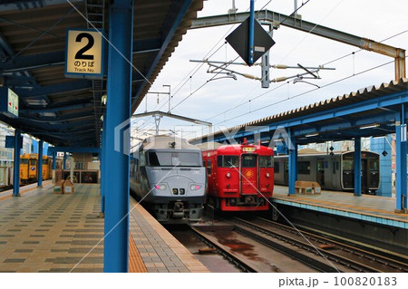 【JR九州】キハ40形と787系と713系と817系（宮崎駅） 100820183