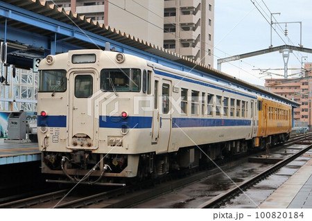 【JR九州】キハ40形～九州色＋日南線色～（日南線：宮崎駅） 100820184