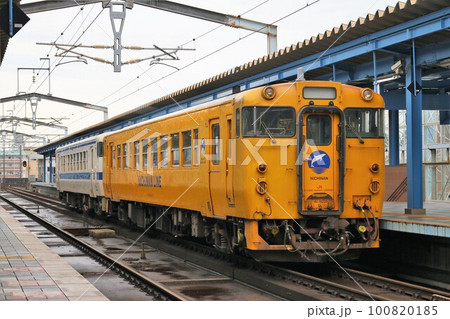 【JR九州】キハ40形~日南線色+九州色~(日南線:宮崎駅) 【JR九州】キハ40形~日南線色+九州色~(日南線:宮崎駅) 100820185