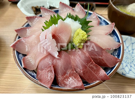 氷見のブリ丼 氷見のブリ丼 100823137