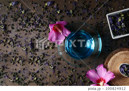 Concept of tasty hot drink, Anchan tea, top view Concept of tasty hot drink, Anchan tea, top view 100824912
