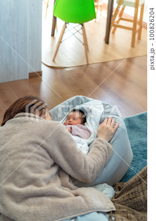 新生児 生後0ヶ月 赤ちゃん 新生児 生後0ヶ月 赤ちゃん 100826204