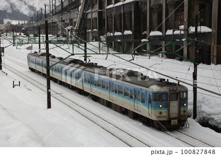 上越線115系（新信州色：水上⇔長岡）の写真素材 [100827848