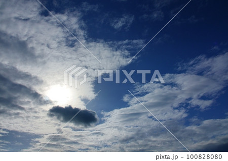 太陽に照らされた多様な雲が一面に広がった午後の空・春・空限定・230318pm 太陽に照らされた多様な雲が一面に広がった午後の空・春・空限定・230318pm 100828080
