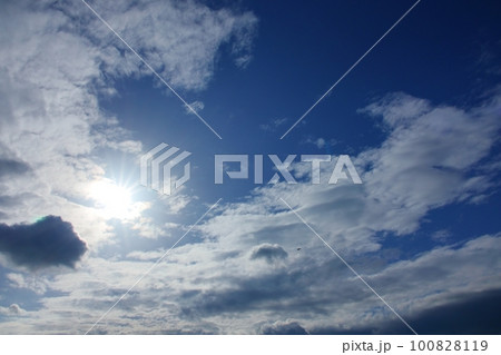 太陽に照らされた多様な雲が一面に広がった午後の空・春・空限定・230318pm 太陽に照らされた多様な雲が一面に広がった午後の空・春・空限定・230318pm 100828119