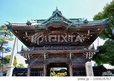 東京都葛飾区　柴又帝釈天　二天門 100828767