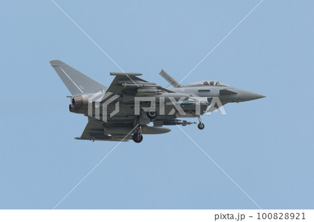 イギリス空軍タイフーンFGR4着陸進入 イギリス空軍タイフーンFGR4着陸進入 100828921