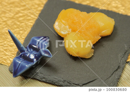 おせち料理の栗きんとん 100830680