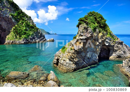 奄美大島　大和村　徳浜の断崖と美しい海岸 100830869