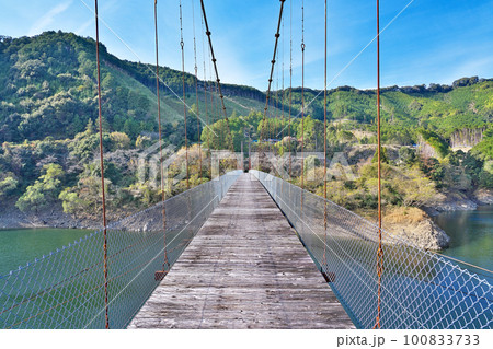 【上地橋】 和歌山県東牟婁郡古座川町佐田 100833733