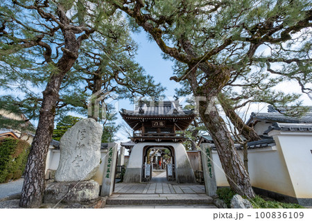 満月寺浮御堂 山門 滋賀県大津市本堅田 満月寺浮御堂 山門 滋賀県大津市本堅田 100836109