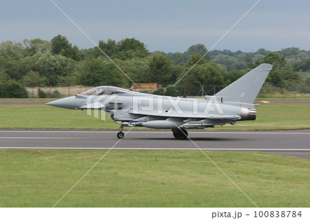 イギリス空軍タイフーンFGR4着陸 イギリス空軍タイフーンFGR4着陸 100838784