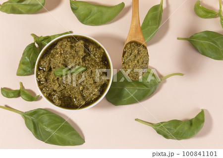fresh basil pesto 100841101