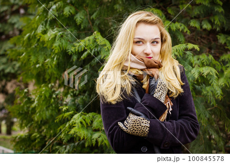 girl in the garden 100845578