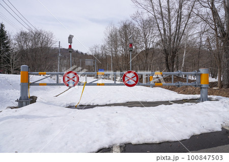 冬の通行止め・道道115号(芦別砂川線) 冬の通行止め・道道115号(芦別砂川線) 100847503