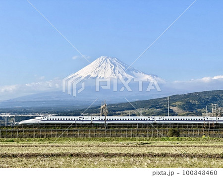 早春の霞む空に富士山 早春の霞む空に富士山 100848460