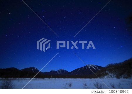 春の大曲線と春の大三角／栃木県日光市 100848962