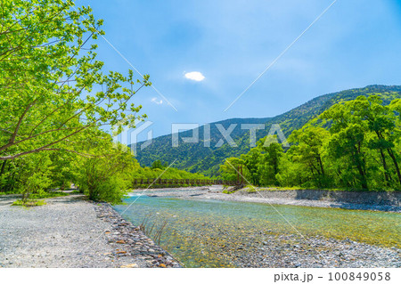 【絶景】初夏の上高地【長野県】 【絶景】初夏の上高地【長野県】 100849058