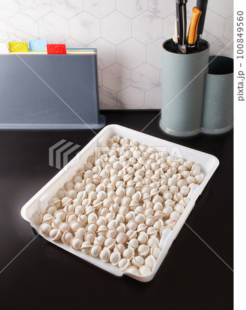 Smart storage of frozen food in trays. Dumplings, berries, peppers are convenient to prepare for the winter 100849560