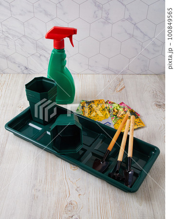 Miniature garden tools for transplanting plants, home hobby 100849565
