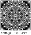 モノクロの花のような幾何学模様のパターン風マンダラアート 100849936