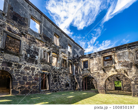 Ruins of the Garcia D'Avila castle, in the Praia do Forte, Mata de Sao Joao, Bahia, Brazil 100850197