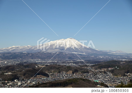 岩山展望台から見える風景 盛岡市と岩手山 岩山展望台から見える風景 盛岡市と岩手山 100850303