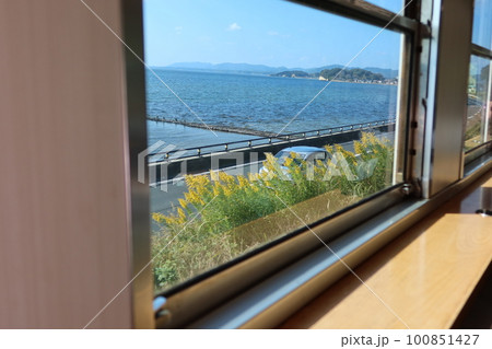 一畑電鉄　車窓から見えるしんじ湖の風景　《島根県》 100851427