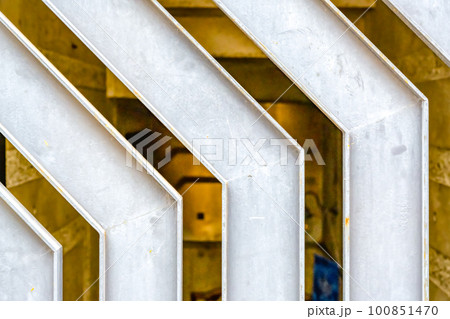 鉄製の柵　横浜 100851470