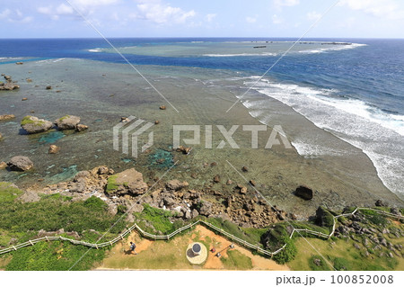 沖縄　宮古島　東平安名崎　灯台から見る風景 100852008