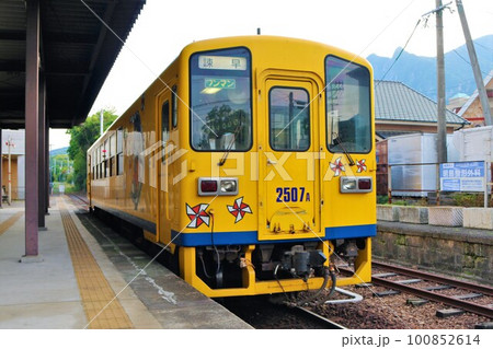 【島原鉄道】キハ2500A形(島原鉄道線:島原外港駅) 【島原鉄道】キハ2500A形(島原鉄道線:島原外港駅) 100852614